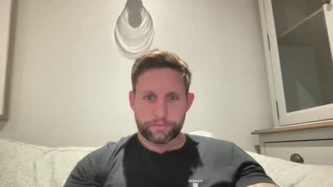 Snapshot of _british_hung_ chatting on 09.18.25  UK BigThick Cock  online show from 09.18.25