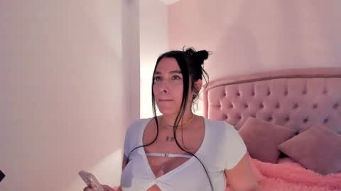 Snapshot of _cailyn chatting on 10.10.25 cailyn online show from 10.10.25