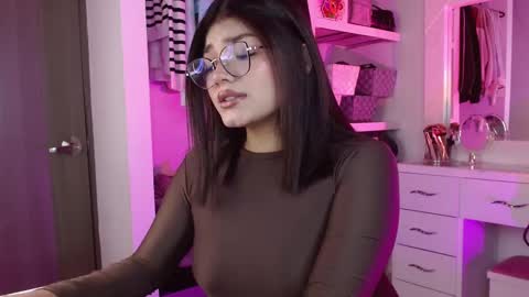 Snapshot of _camilaaa__ chatting on 09.14.25   online show from 09.14.25