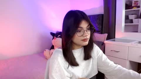 Snapshot of _camilaaa__ chatting on 10.25.25   online show from 10.25.25