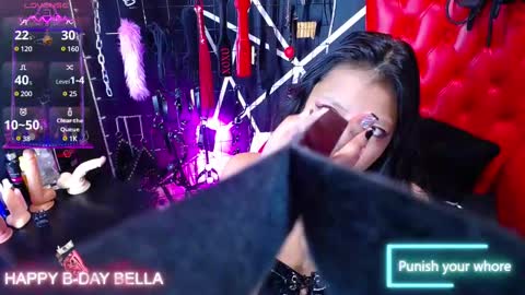 Snapshot of _candy_bdsm_ chatting on 02.14.25 Bella online show from 02.14.25