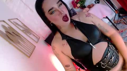 Caroline online show from 12.04.25