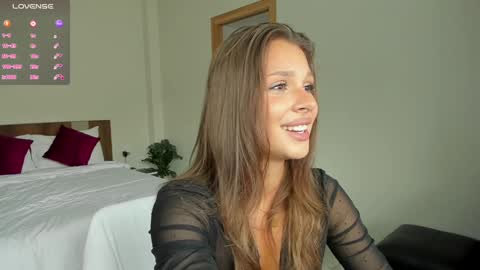 Snapshot of _catchmeifyoucan chatting on 12.16.24 Angela online show from 12.16.24