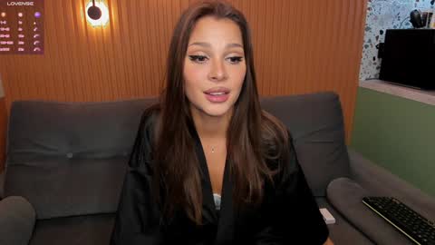 Snapshot of _catchmeifyoucan chatting on 01.19.25 Angela online show from 01.19.25