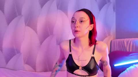 Christina Chris online show from 03.10.25