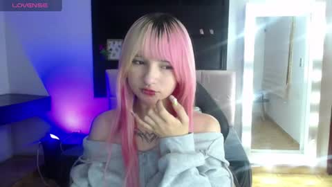 Snapshot of _charlotte_collins_ chatting on 06.27.26 _charlotte_collins_ online show from 06.27.26