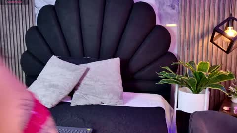 _charlotte_queen_ online show from 04.14.26