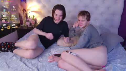 Snapshot of _cheesecake_s chatting on 10.23.25 _cheesecake_s online show from 10.23.25