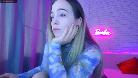 Snapshot of _crazybee_ chatting on 11.01.25 Nica online show from 11.01.25