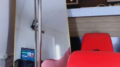 Snapshot of _dantfox_ chatting on 10.05.25 Dante online show from 10.05.25