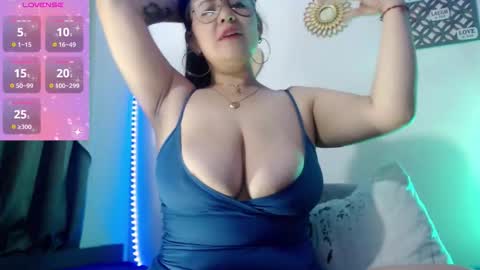 Dannia online show from 10.22.25