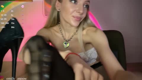 Snapshot of _emily__sweety_ chatting on 12.01.24 Emily online show from 12.01.24