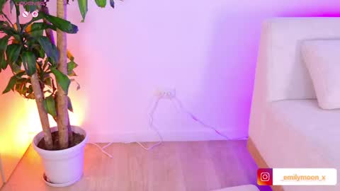 Snapshot of _emilymoon_x chatting on 04.04.26 Emi online show from 04.04.26