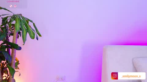 Snapshot of _emilymoon_x chatting on 04.06.26 Emi online show from 04.06.26