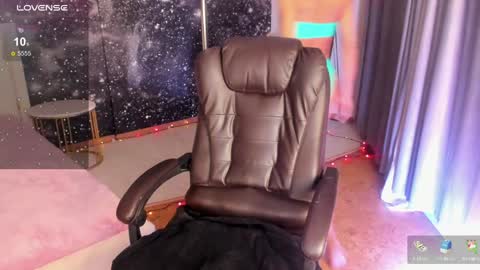  F R A U  online show from 01.26.25