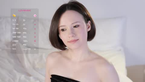 Essie  online show from 03.09.25