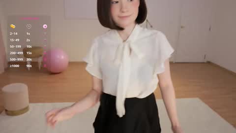 Essie  online show from 09.17.25