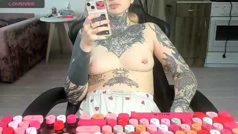 Snapshot of _feralberry__ chatting on 03.06.26 Alis online show from 03.06.26