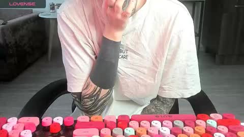 Snapshot of _feralberry__ chatting on 03.19.26 Alis online show from 03.19.26