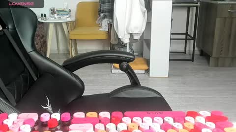 Snapshot of _feralberry__ chatting on 03.26.26 Alis online show from 03.26.26