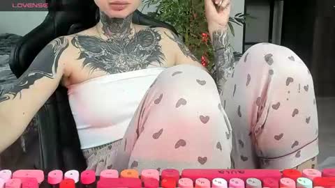 Snapshot of _feralberry__ chatting on 06.25.26 Alis online show from 06.25.26