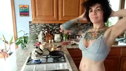 Frankie Rivers allmylinks  online show from 02.17.25