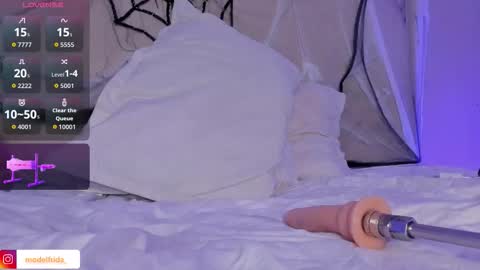 Snapshot of _frida_1 chatting on 10.24.25 Frida online show from 10.24.25