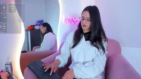 Snapshot of _gabbyx_ chatting on 09.17.25 Gabby online show from 09.17.25