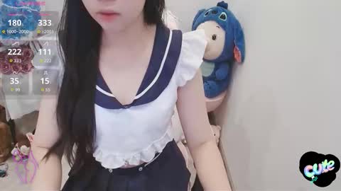 Snapshot of _girlcute_ chatting on 10.13.25 Anna online show from 10.13.25