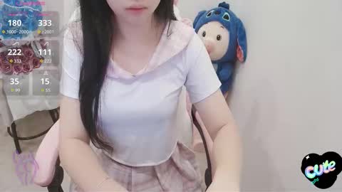 Snapshot of _girlcute_ chatting on 10.19.25 Anna online show from 10.19.25