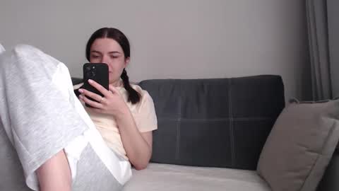 Snapshot of _hidden_frommymoom_ chatting on 03.12.26 Criss4u online show from 03.12.26