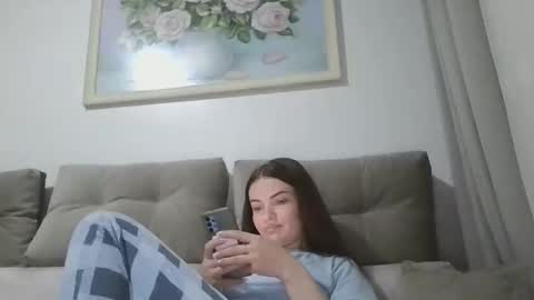 Snapshot of _hidden_frommymoom_ chatting on 04.08.26 Criss4u online show from 04.08.26