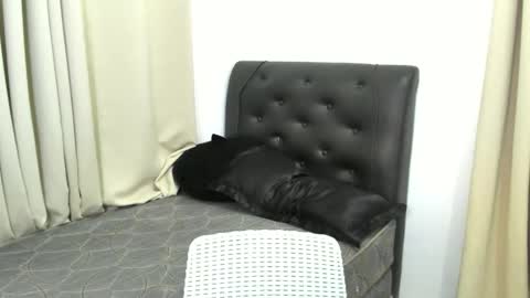 Snapshot of _imwithyou69_ chatting on 11.30.25 yanie online show from 11.30.25