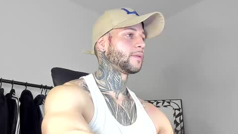 Snapshot of _jamesleandros chatting on 11.07.25 jeison online show from 11.07.25