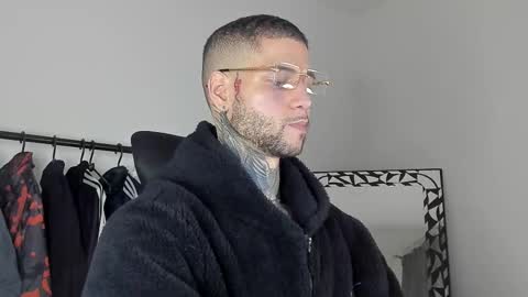 Snapshot of _jamesleandros chatting on 11.09.25 jeison online show from 11.09.25