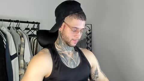 Snapshot of _jamesleandros chatting on 11.11.25 jeison online show from 11.11.25