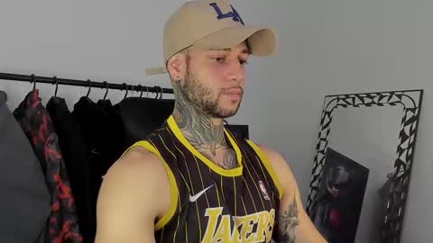 Snapshot of _jamesleandros chatting on 11.14.25 jeison online show from 11.14.25