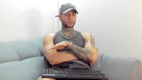 Snapshot of _jamesleandros chatting on 11.17.25 jeison online show from 11.17.25