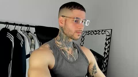 Snapshot of _jamesleandros chatting on 11.22.25 jeison online show from 11.22.25