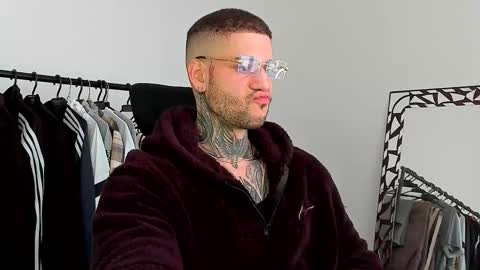 Snapshot of _jamesleandros chatting on 11.23.25 jeison online show from 11.23.25