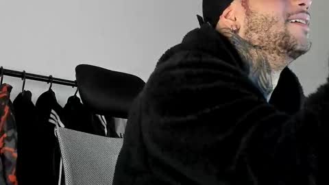 Snapshot of _jamesleandros chatting on 12.04.25 jeison online show from 12.04.25