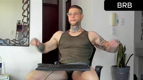 Snapshot of _jamesleandros chatting on 12.05.25 jeison online show from 12.05.25