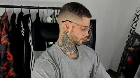 Snapshot of _jamesleandros chatting on 12.16.25 jeison online show from 12.16.25