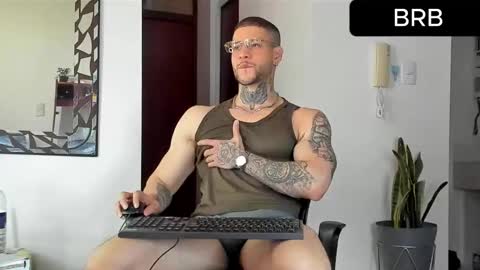 Snapshot of _jamesleandros chatting on 12.20.25 jeison online show from 12.20.25