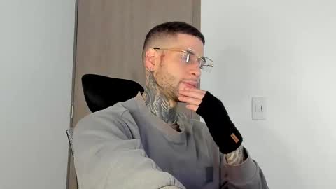 Snapshot of _jamesleandros chatting on 01.15.26 jeison online show from 01.15.26