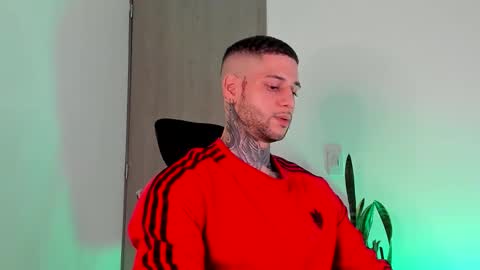 Snapshot of _jamesleandros chatting on 02.05.26 jeison online show from 02.05.26