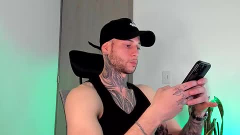 Snapshot of _jamesleandros chatting on 02.10.26 jeison online show from 02.10.26