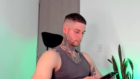 Snapshot of _jamesleandros chatting on 02.11.26 jeison online show from 02.11.26