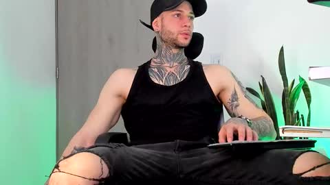 Snapshot of _jamesleandros chatting on 02.15.26 jeison online show from 02.15.26