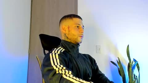 Snapshot of _jamesleandros chatting on 02.26.26 jeison online show from 02.26.26